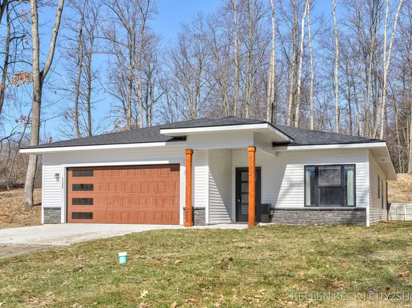 11300 Apache Wells Ct, Stanwood, MI 49346