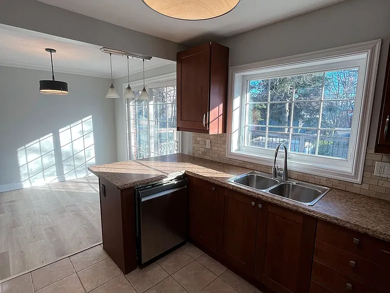 380 Bent Cres — Photo 11