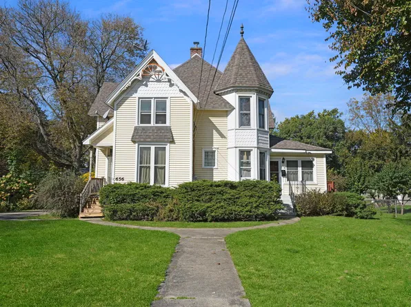 656 South St, Elgin, IL 60123