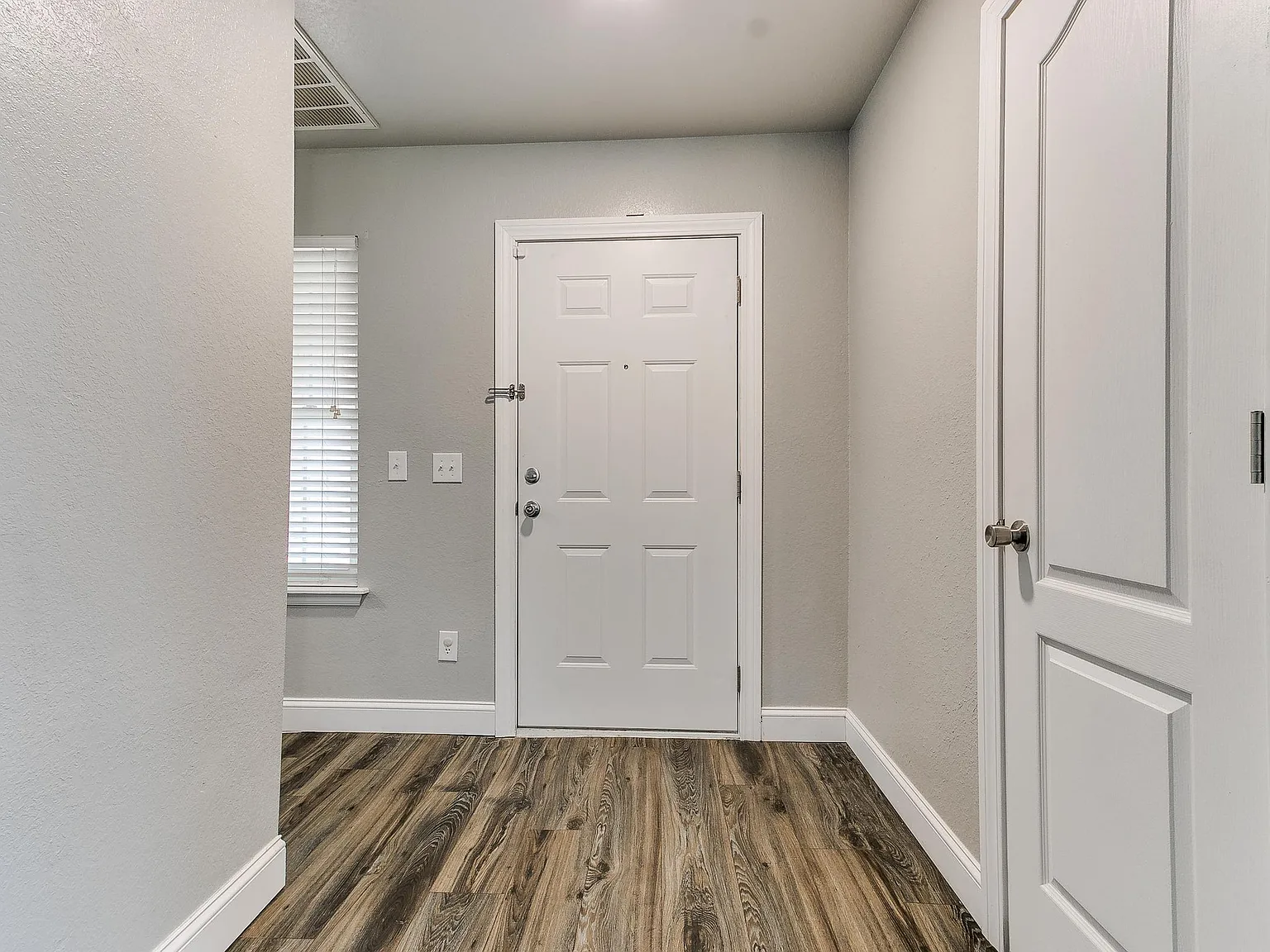 3 bed, 1562 sqft, $2,200 — Photo 3