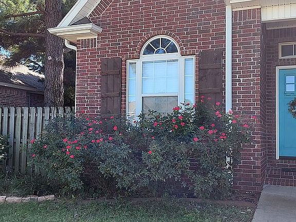 4th image of 1400 W Gum St