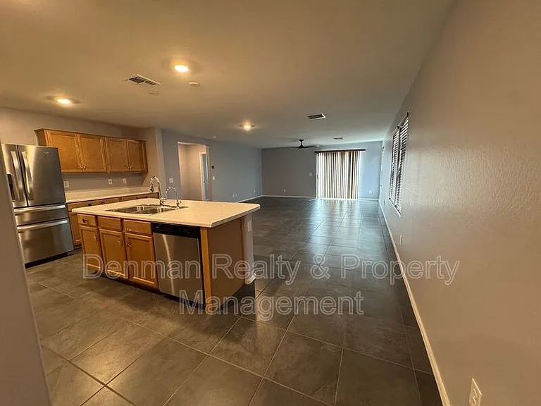 1633 W Pinkley Ct — Photo 5