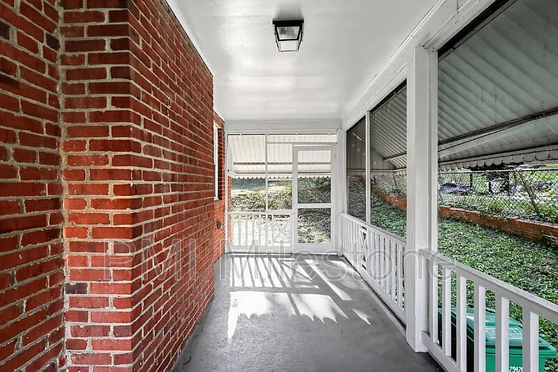 4 bed, 2.0 bath, 1176 sqft, $2,744 — Photo 3