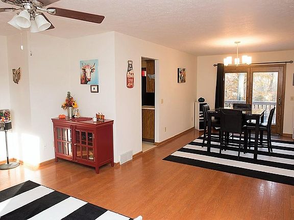 4th image of 945 Dale Dr