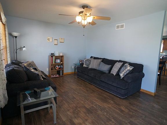 3rd image of 707 W Pearl St
