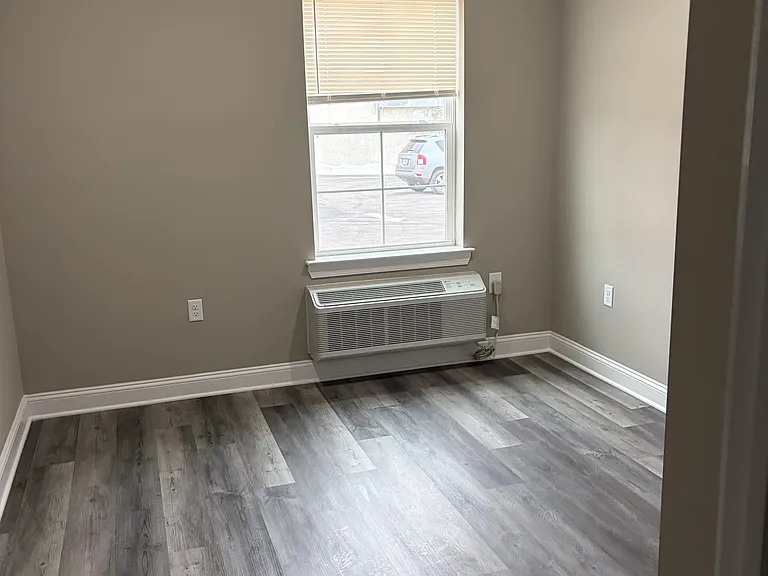 337 Front St — Photo 3