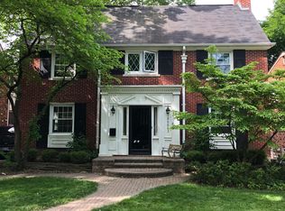 26063 Dundee Rd, Huntington Woods, MI 48070