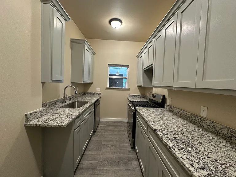5208 E Side Ave #1 — Photo 7