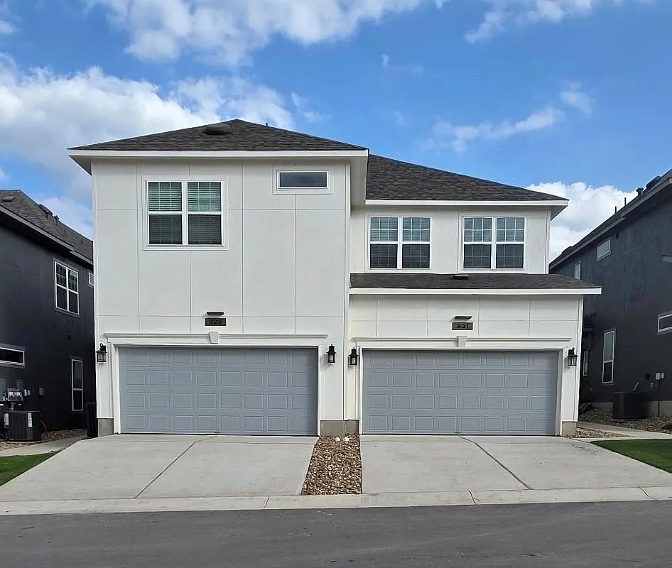 3 bed, 2.5 bath, 1462 sqft, $1,895 — Photo 1