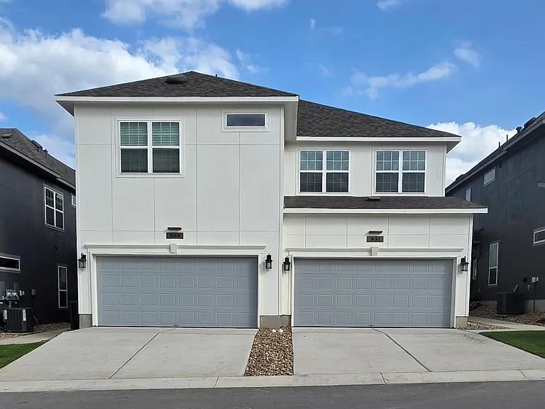 931 Beebrush Ln — Photo 1
