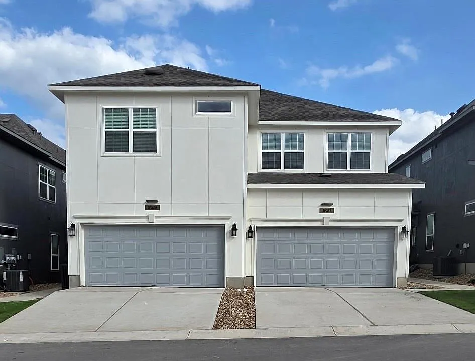 931 Beebrush Ln