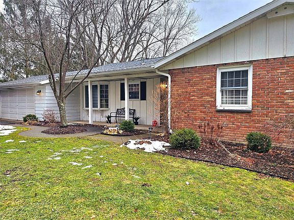 3rd image of 184 Valley View Dr