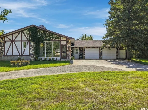 17 Hummingbird Bay, White City, SK S4L 5B1