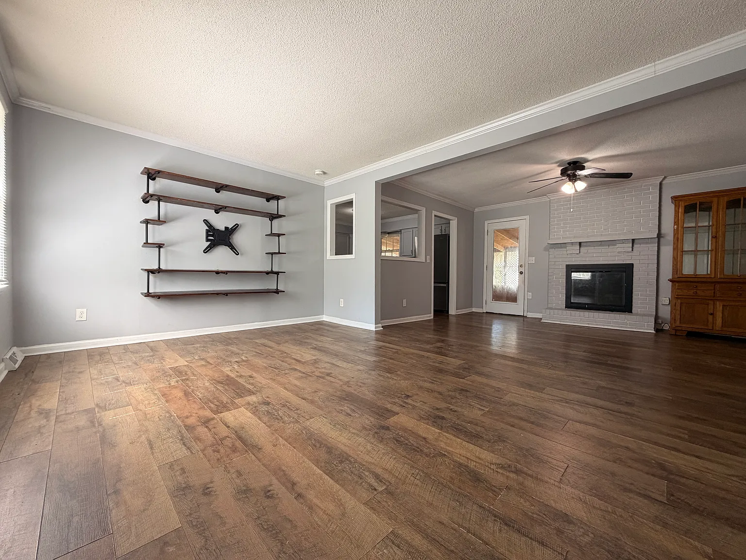 3 bed, 1433 sqft, $1,850 — Photo 2