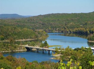 42 Deer Run Dr, Eureka Springs, AR 72631