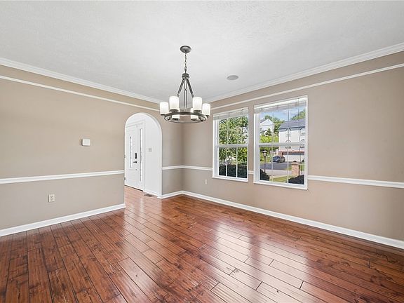 4th image of 164 Stratford Ct
