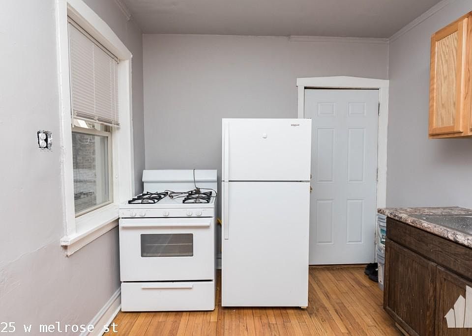 1st image of 4025 W Melrose St #225