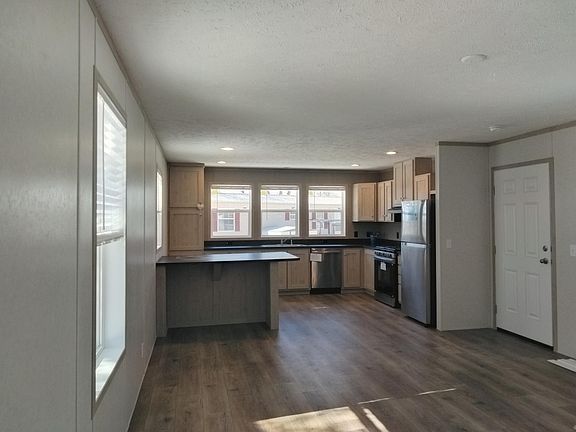 4th image of 448 N Amy Dr
