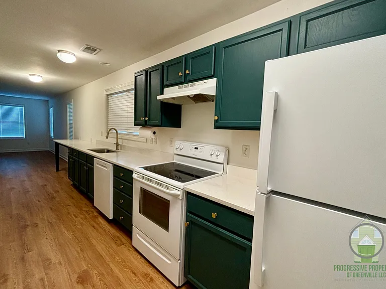 12 McLeod St — Photo 4