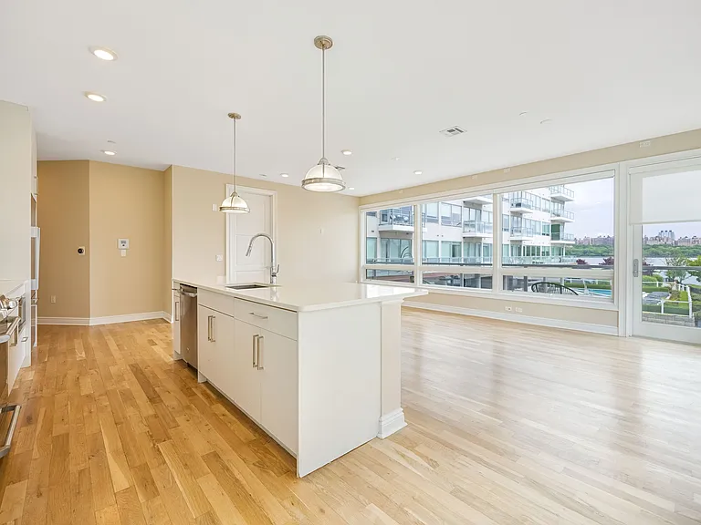 10 Main St #101 — Photo 2