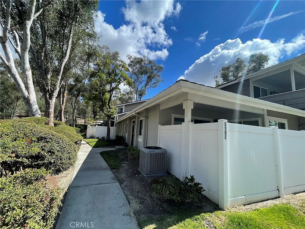 Building Photo - 2302 Coventry Cir #1