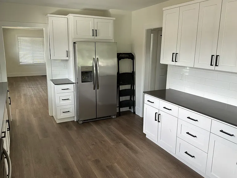 424 Park Ave — Photo 4