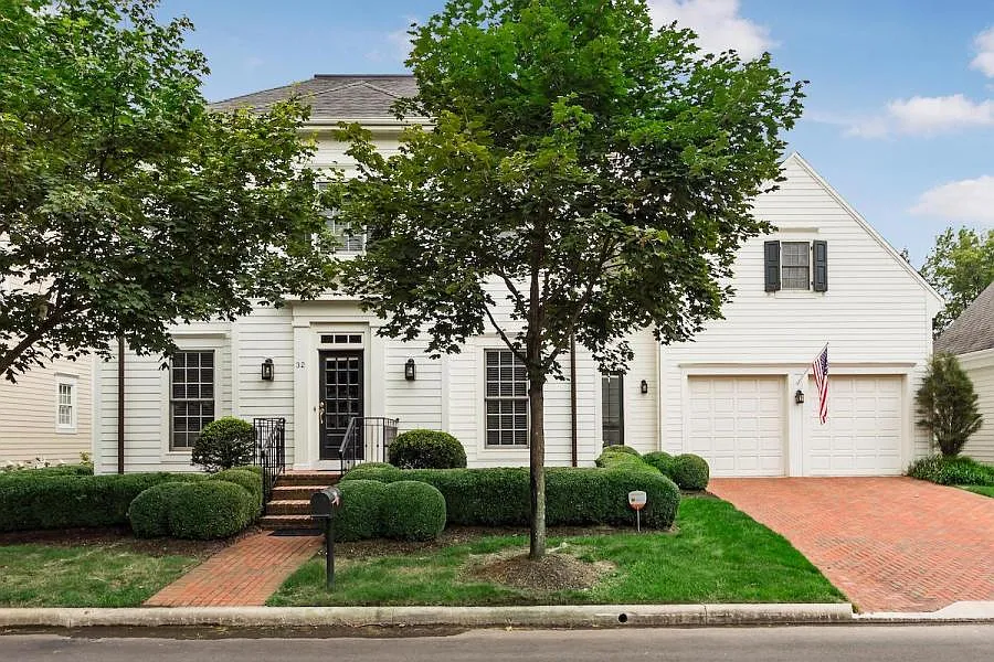 32 Pickett Pl photo 1