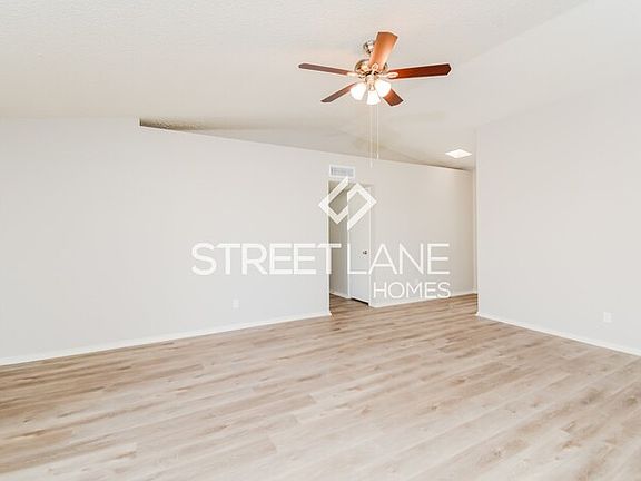 4th image of 11102 W Glenrosa Ave