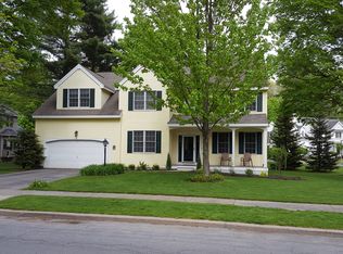 4 Horizon Dr, Saratoga Springs, NY 12866