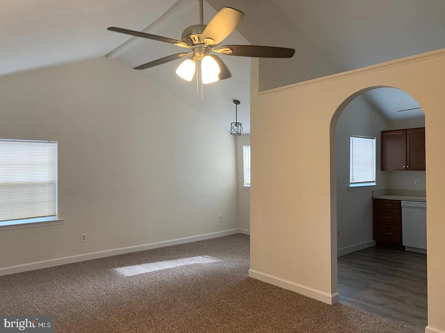 3 bed, 1.0 bath, 920 sqft, $1,195 — Photo 4
