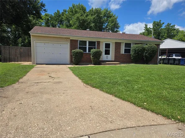 2705 Essex St, Saint Charles, MO 63301