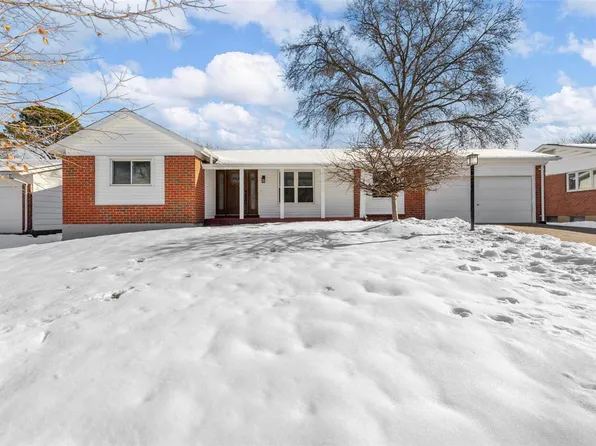 3050 Chadwick Dr, Florissant, MO 63033