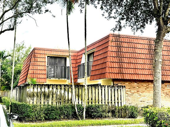 2nd image of 721 NW 99th Cir #721