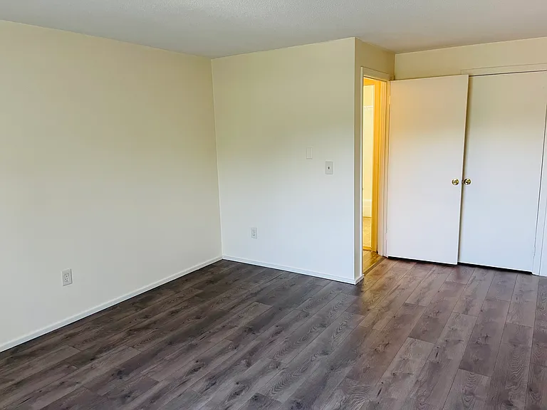127 English Village Rd — Photo 11