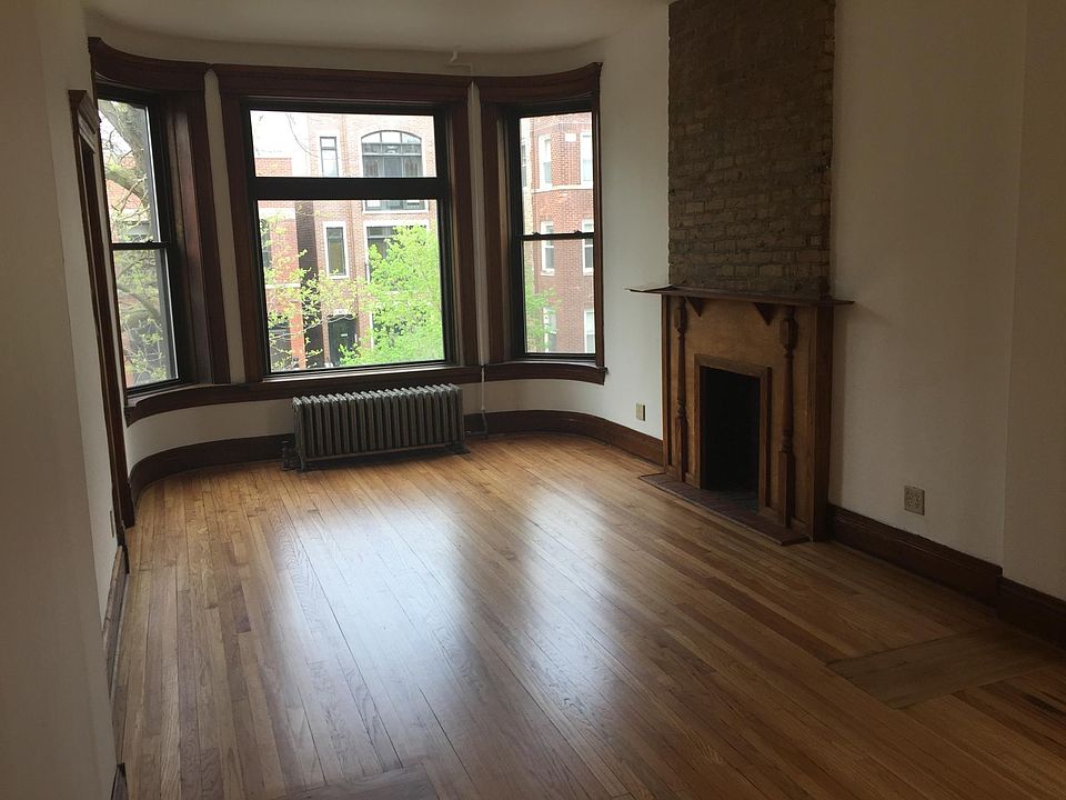 front of unit overlooking street