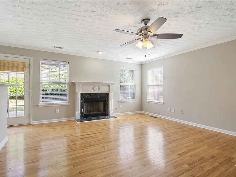 4001 Oak Crossing Dr — Photo 8