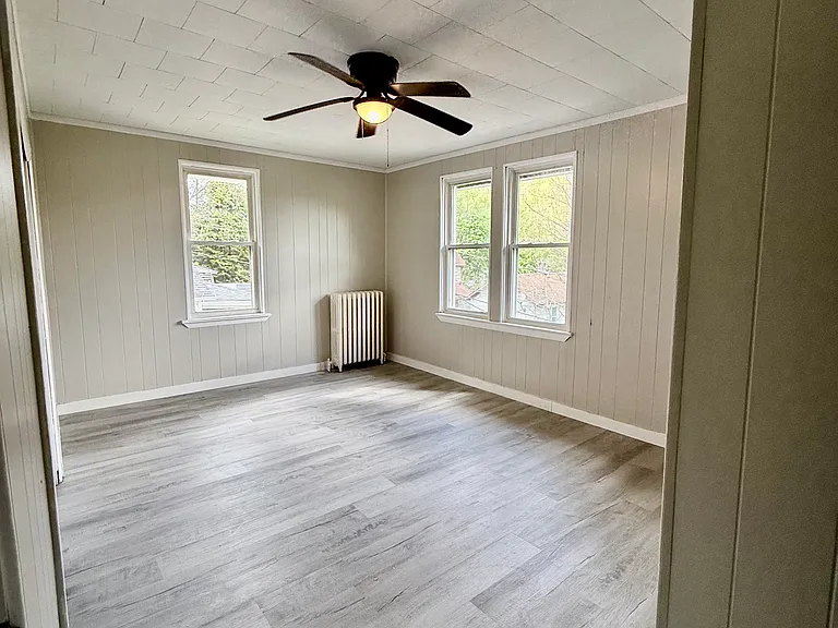 248 Derby St — Photo 16