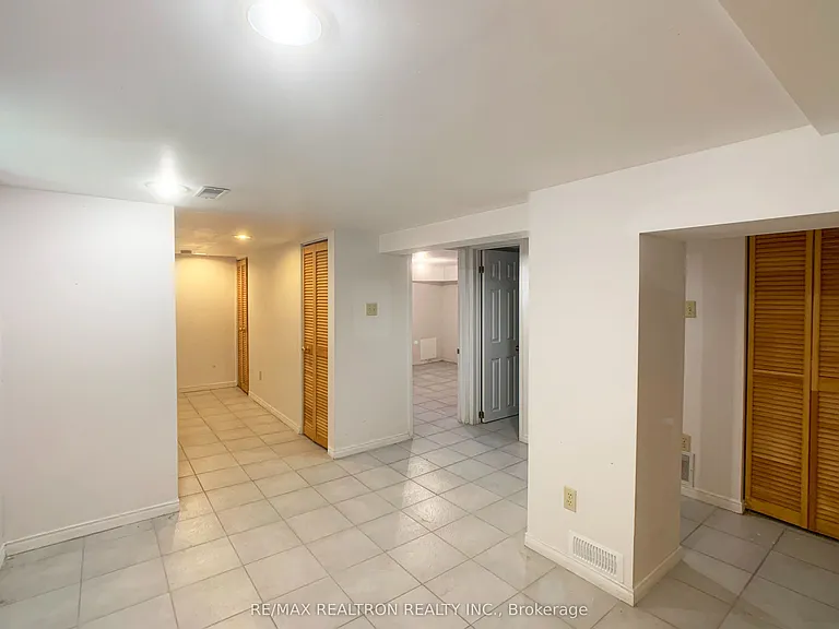 48 Mann Ave — Photo 19