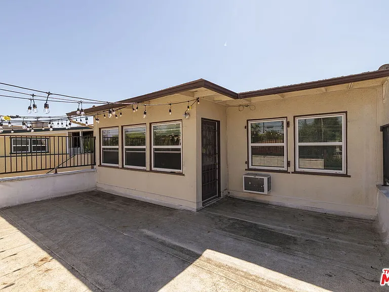 5514 1/2 Cahuenga Blvd — Photo 13
