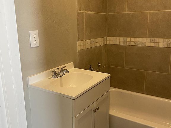 3rd image of 2538 Woodland Ave #A