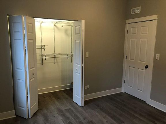 5th image of 822 N Oakley Blvd
