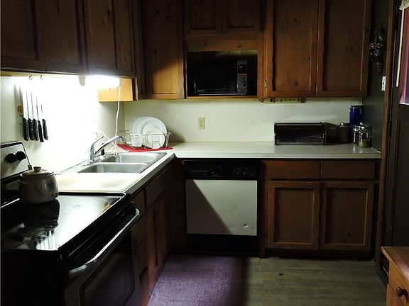 5th image of 16725 Rainbow Ln E
