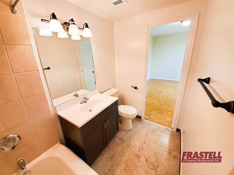 21 Mayfair Ave — Photo 9