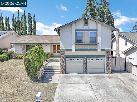 2nd image of 2822 Harris Dr