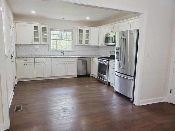 4th image of 830 Pinehill Dr SE