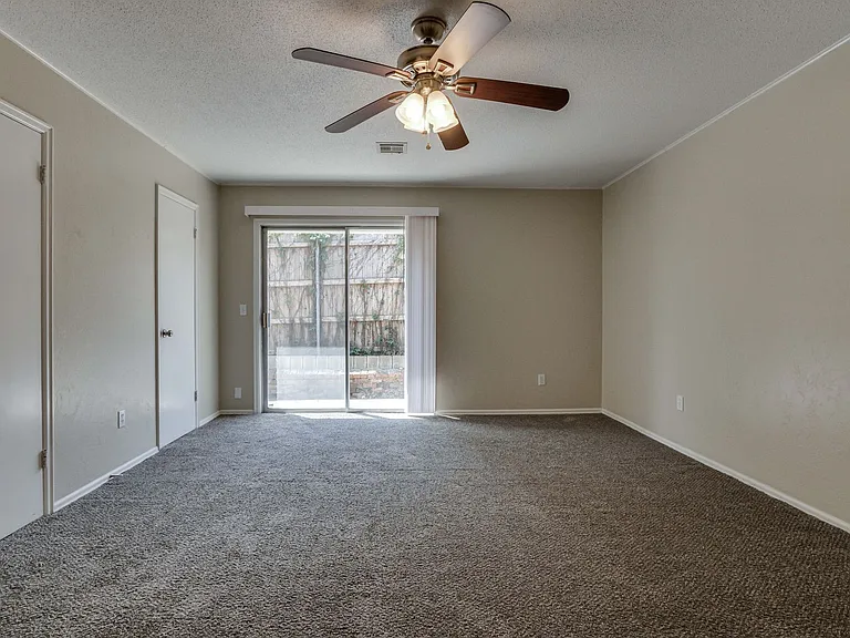 2518 NW 62nd St — Photo 32