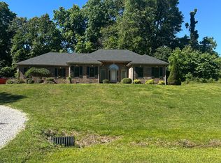 371 W Lake Loop, Madisonville, KY 42431