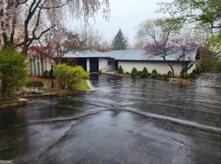9169 Shawnee Dr, Clarkston, MI 48348