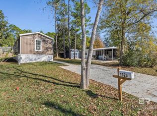 1325 Ridgewood Dr, Lillian, AL 36549