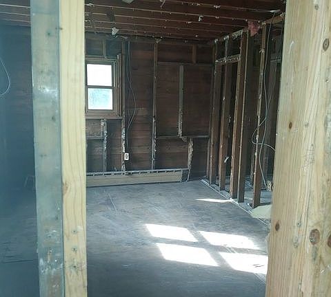 3rd image of 401 Greenwood Dr